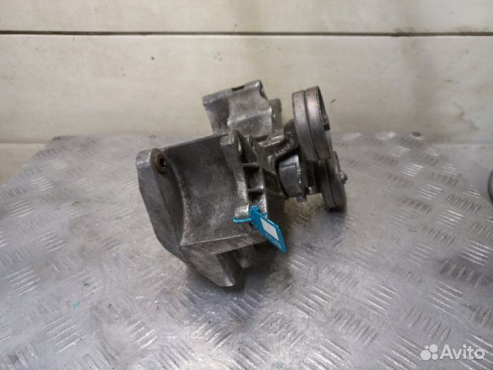 Кронштейн генератора Volkswagen Bora 1.6 MPI