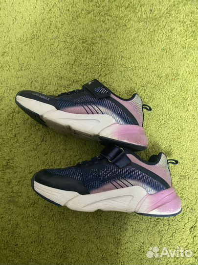 Кроссовки для девочки