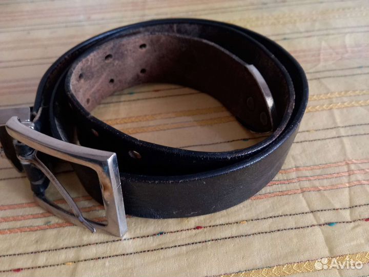 Мужской кожаный ремень с пряжкой