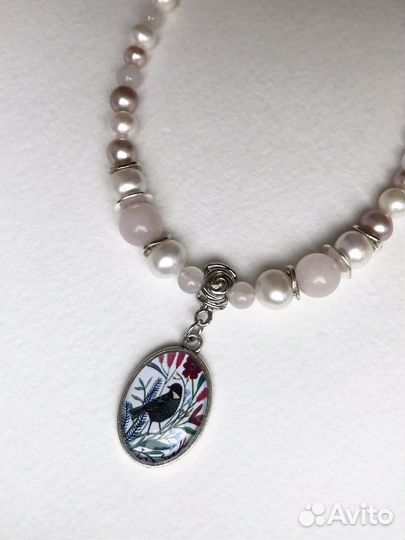 Колье из жемчуга и розового кварца