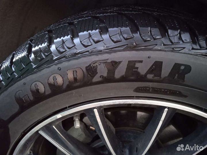Goodyear UltraGrip Ice 2 235/55 R18 104T