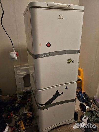Холодильник бу indesit