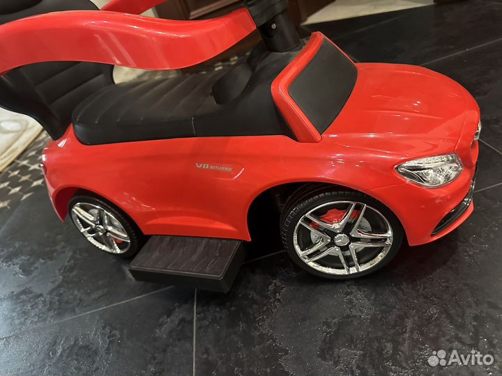 Машинка толокар с ручкой mercedes
