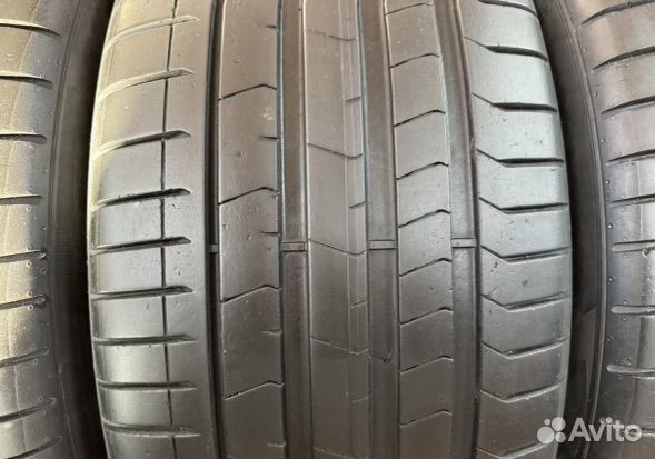 Pirelli P Zero PZ4 275/40 R21 107Y