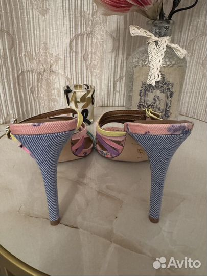 Босоножки Kurt Geiger 40,5 маломерят на 39