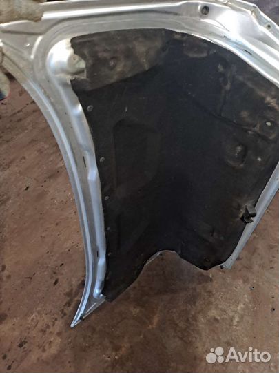 Крышка багажника Mitsubishi Carisma