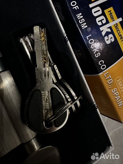 Дверной замок личинка