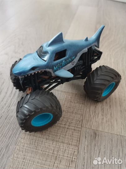 Monster jam megalodon 1:64