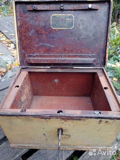Антикварный сейф.несгораемый шкаф