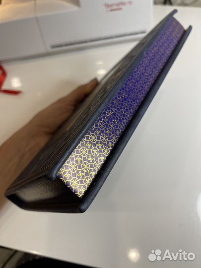 Подарочная книга в кожаном переплёте