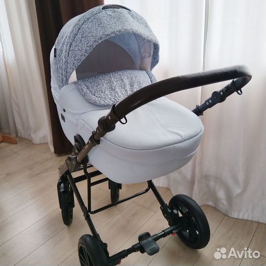 Продам коляску 3 в 1