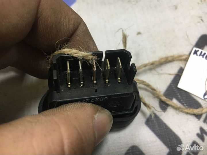 Кнопка стеклоподъемника Рено Логан