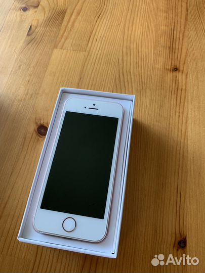 Продам iPhone SE 16 Гб