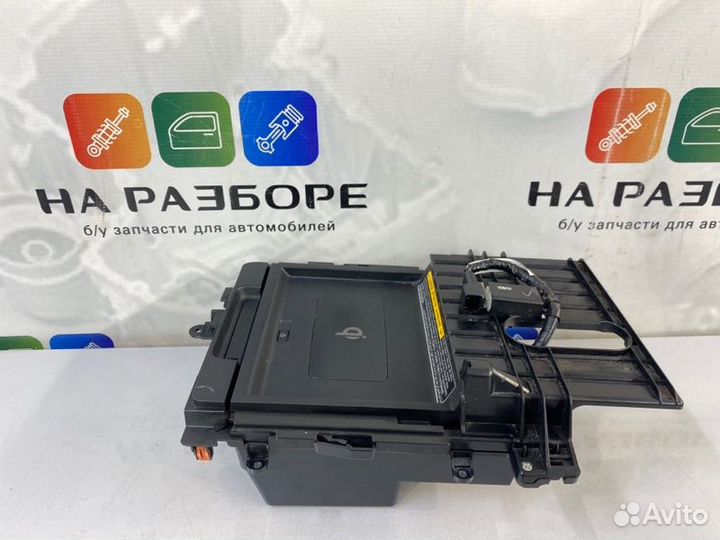 Блок беспроводной зарядки Toyota Camry XV70