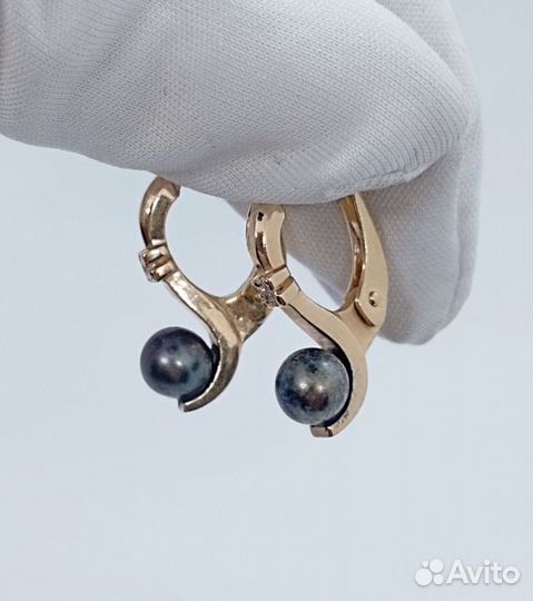 Золотые серьги с камнем