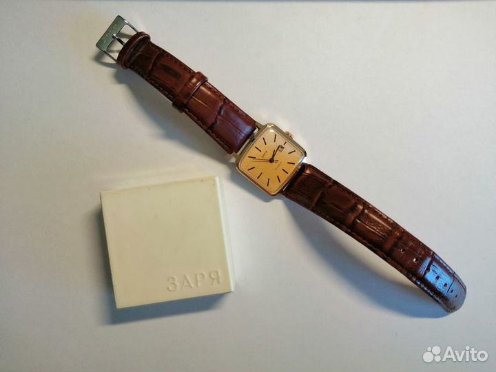 Часы Заря