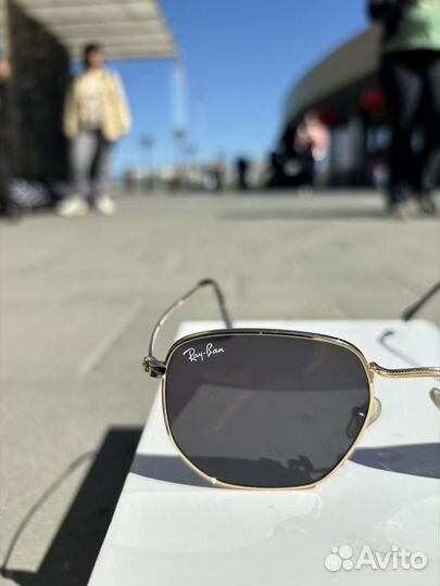 Солнцезащитные очки RAY BAN