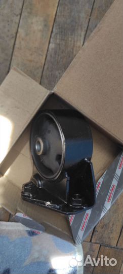 Опора двигателя Toyota (Передняя, правая, левая)