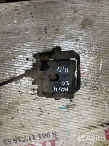 Суппорт передний правый Rav4 xa20 00-06 Toyota