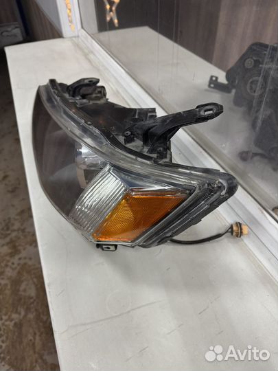 Фара левая Mitsubishi Outlander XL Галоген
