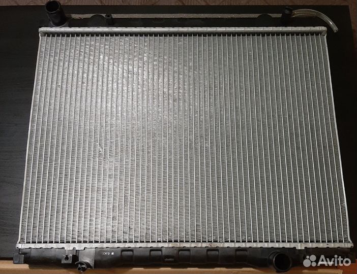 Радиатор охлаждения двигателя Kia Sorento