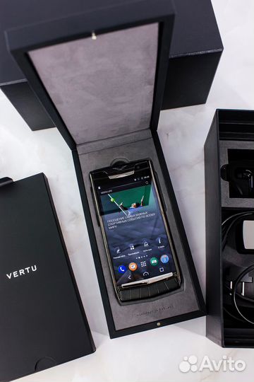 Vertu New Signature Touch Clous de Paris Alligator, 4/64 ГБ