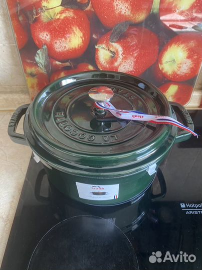 Кастрюля чугунная staub 26см