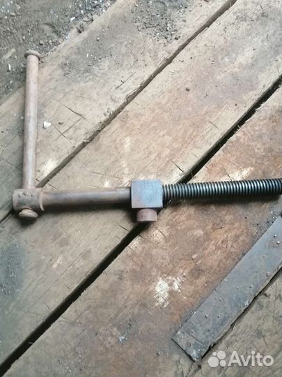 Винт от тисков