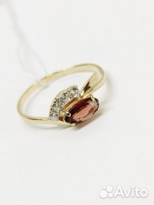 Золотое кольцо с гранатом 18р