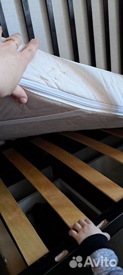 Кроватка детская с комодом-пеленальником, матрасом