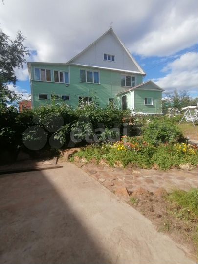 Дом 298 м² на участке 17,5 сот.