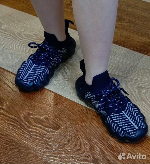 Детские новые кроссовки изики