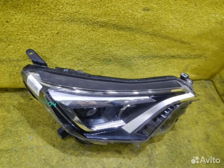 Фара правая Toyota RAV4