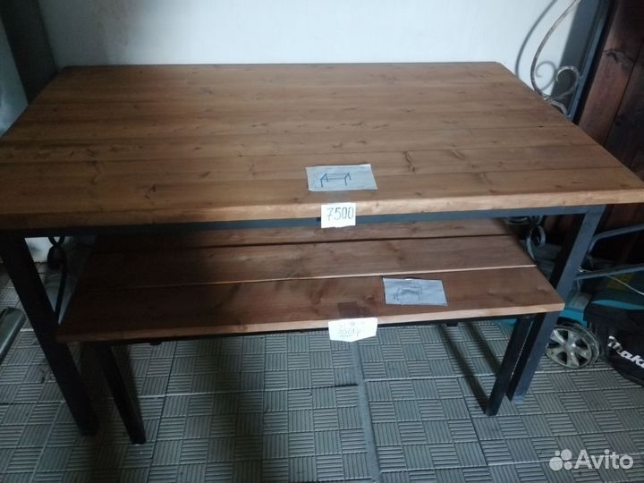 Стол и 2 скамейки новые