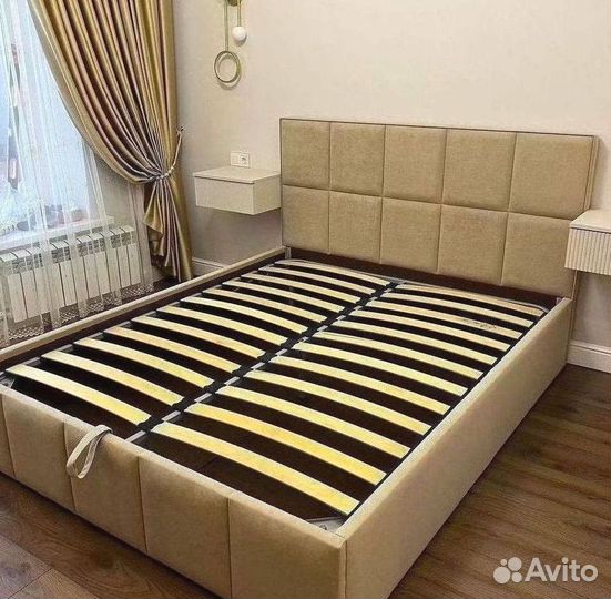 Белая кровать