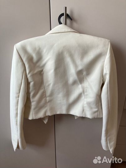 Белый укороченный пиджак Zara