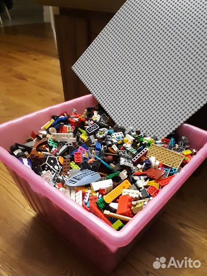 Большая коробка Lego