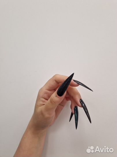 Мастер по маникюру