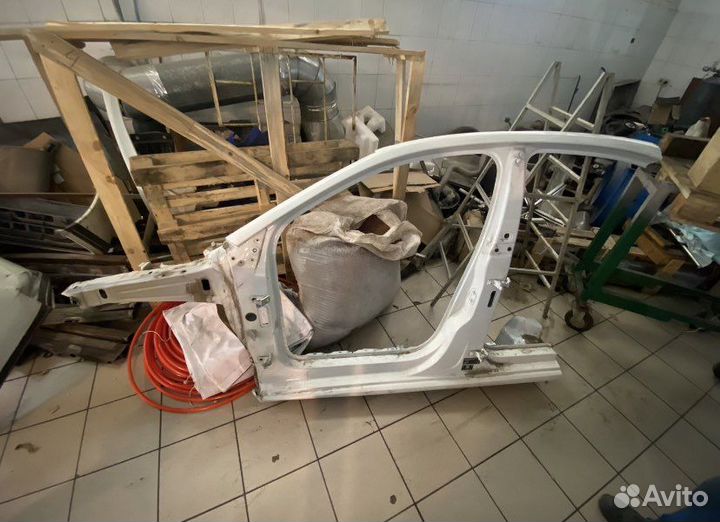 Volkswagen Polo Центр. Стойка и порог кузова