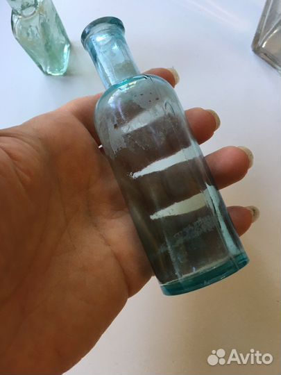 Старинные стекленные флаконы