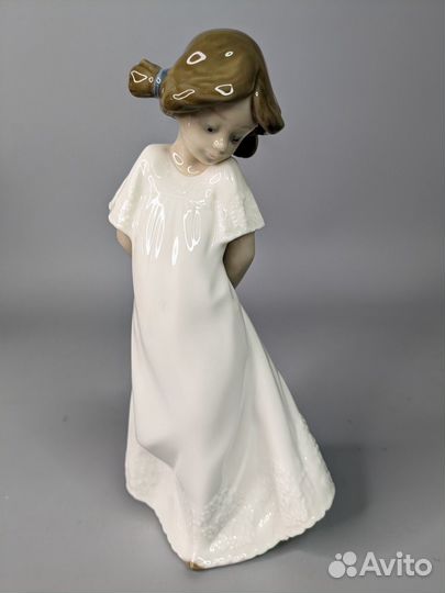 Статуэтка So Shy от Nao by Lladro