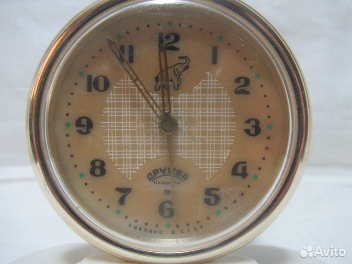 Часы-будильник 