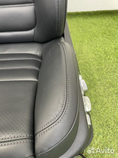 Porshe macan Передние сиденья черные салон