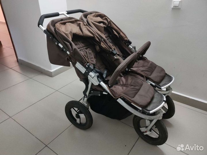 Коляска для двойни bumbleride