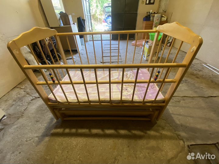 Детская кроватка