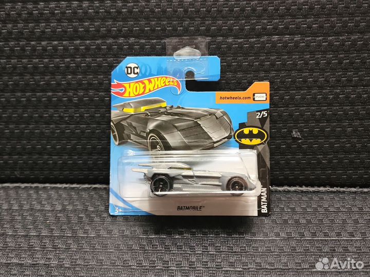 Hot Wheels Batmobile / Batman