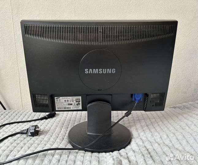 Монитор Samsung SyncMaster 2043NW 20