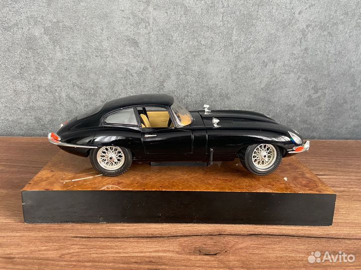 Jaguar E coupe (1961) Bburago 1/18