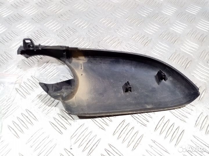 Б/У Крышка корпуса зеркала правого нижняя#001