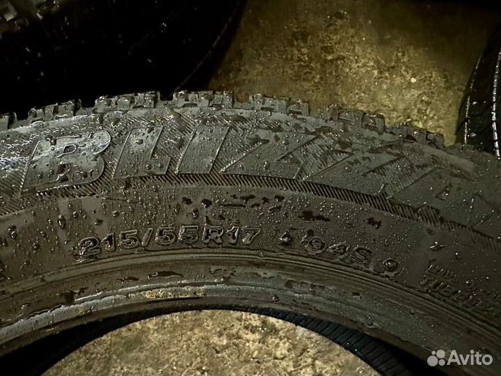 Bridgestone Blizzak VRX 215/55 R17